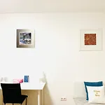 Welcometomessepremium Three Bedroom Apartment