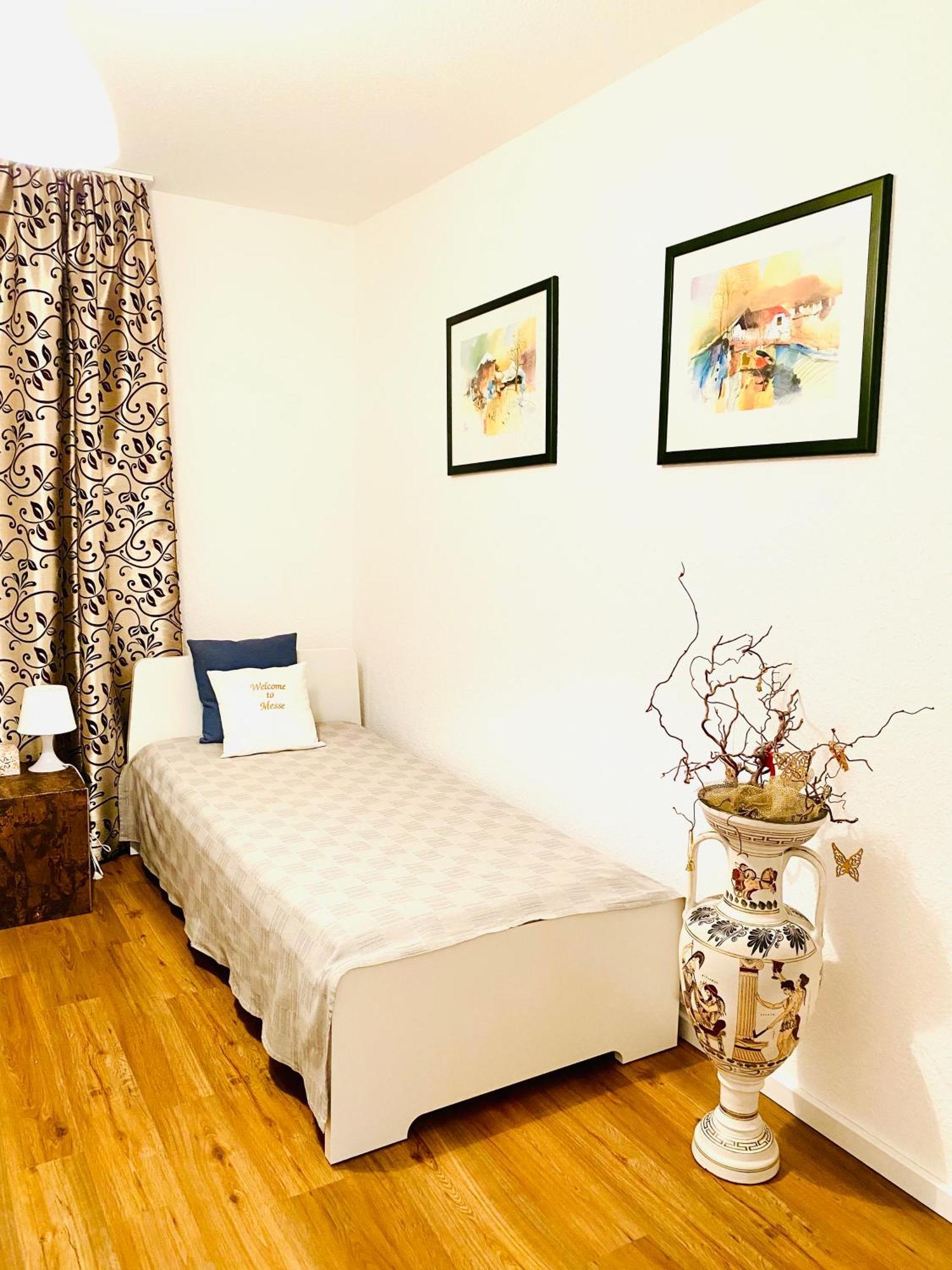 Apartment Welcometomessepremium Three Bedroom