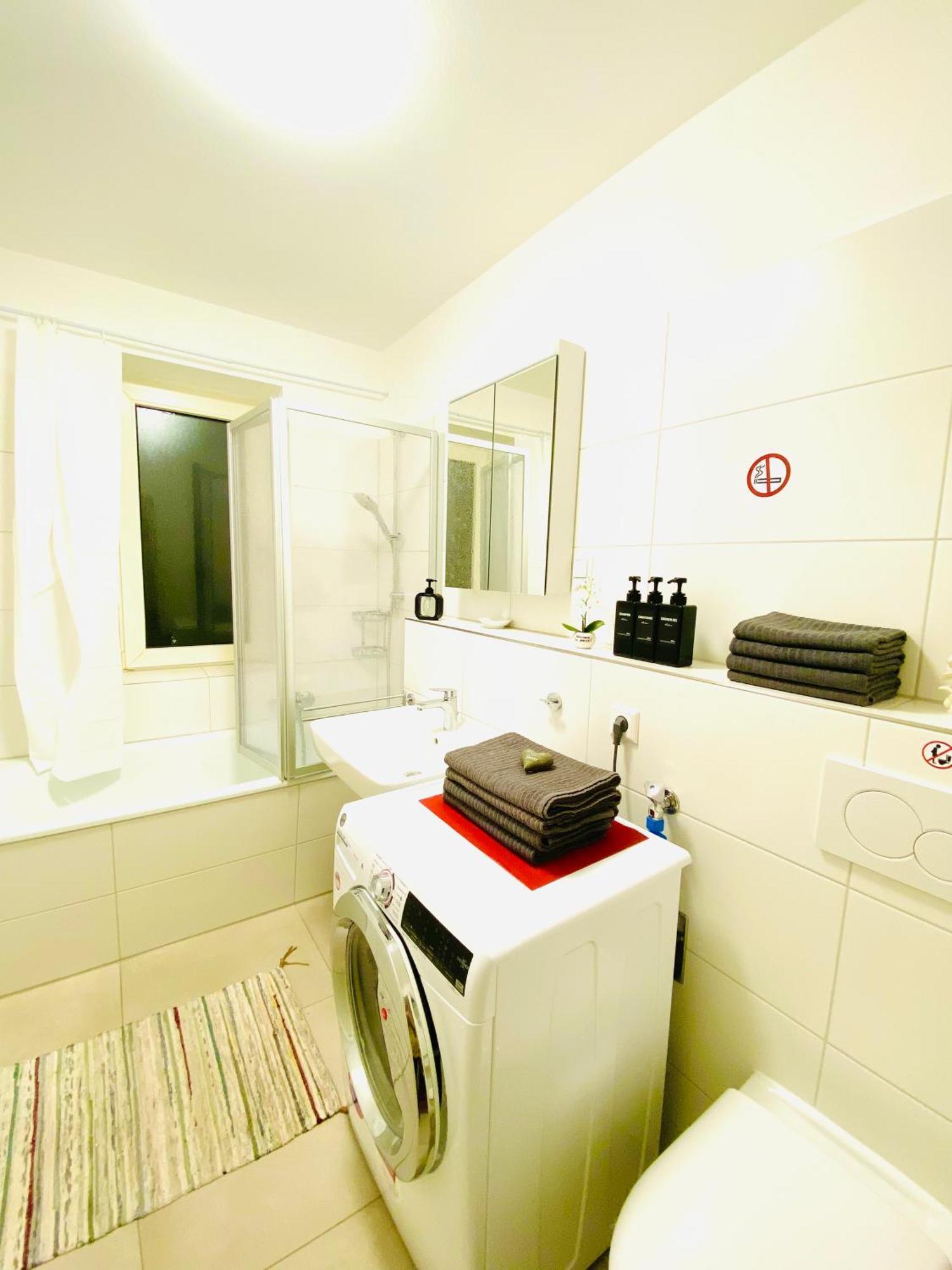 Welcometomessepremium Three Bedroom *
